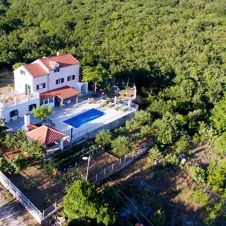 Holiday House Koprivno