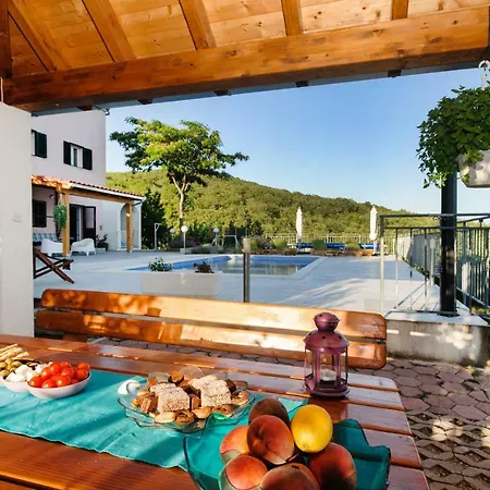 Holiday Home Koprivno 別荘 *